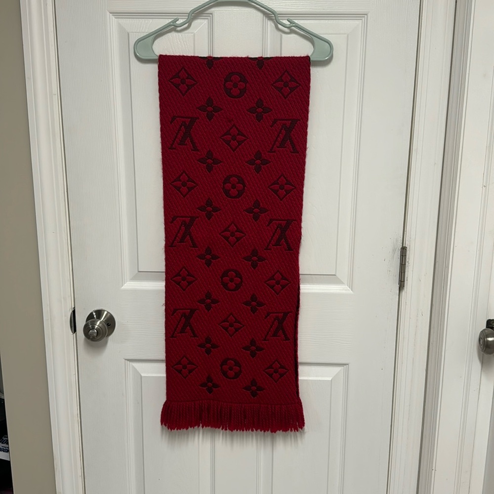 Great condition Louis Vuitton wool scarf